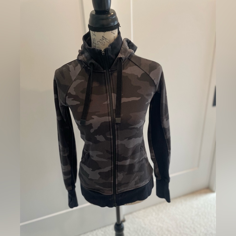 Athleta Camouflage Zip-Up Hoodie Jacket Size XS.